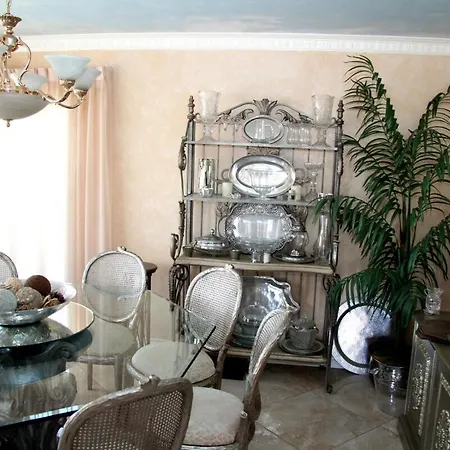 Shared Home Inglewood Room photo